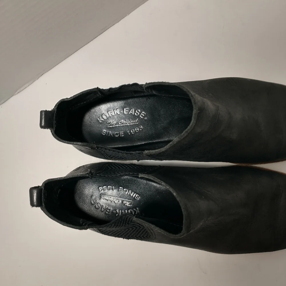 LIKE NEW Kork-Ease Kama Leather Chelsea Boot, Black, Women's Size 8.5,‎ Rocker